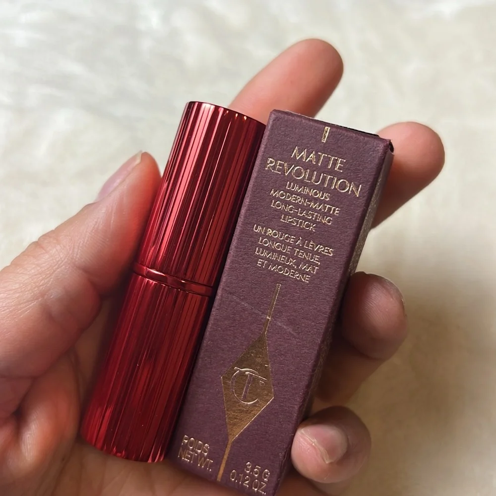 CHARLOTTE TILBURY Matte Revolution Lipstick- Cinematic Red